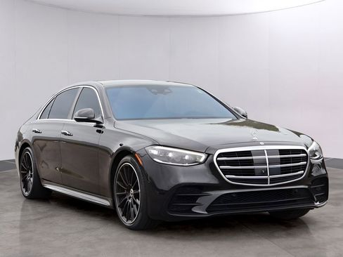 Used 2022 Mercedes-Benz S 580 4MATIC Sedan image 3