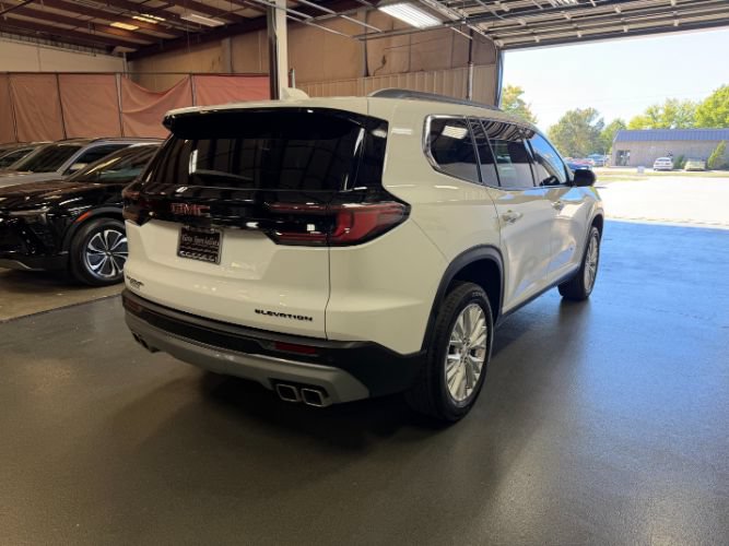 Used 2024 GMC Acadia Elevation w/ Luxury Package FWD image 5