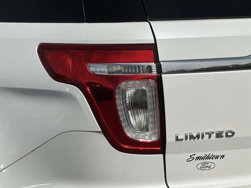 Used 2014 Ford Explorer Limited w/ Equipment Group 301A AWD/4WD image 9