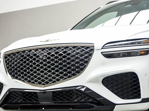 Used 2024 Genesis GV70 2.5T w/ Sport Prestige Package image 2