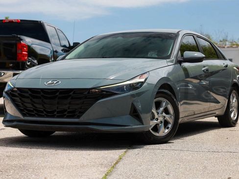 Used 2021 Hyundai Elantra SE FWD image 1