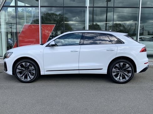 Used 2025 Audi Q8 Premium Plus w/ Premium Plus Package AWD/4WD image 2