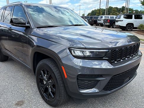 Used 2025 Jeep Grand Cherokee L Laredo AWD/4WD image 5
