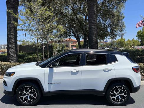 Used 2025 Jeep Compass Limited AWD/4WD image 17