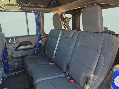 Used 2018 Jeep Wrangler Unlimited Sahara AWD/4WD image 23
