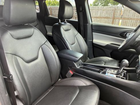 Used 2025 Jeep Compass Limited AWD/4WD image 32