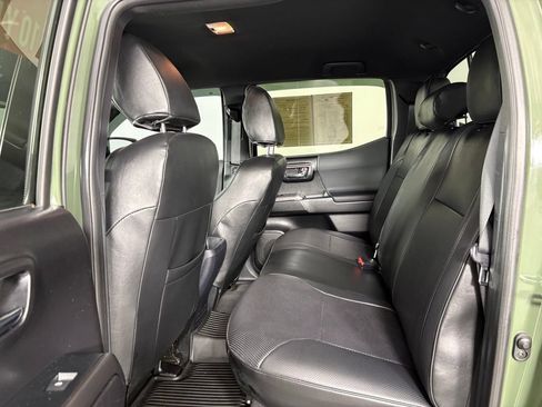 Used 2021 Toyota Tacoma TRD Sport w/ Technology Package AWD/4WD image 15