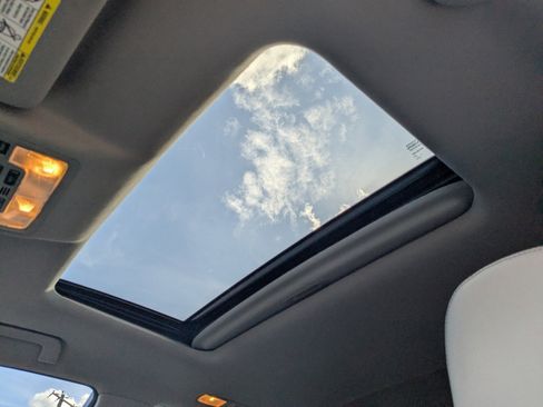 Used 2018 Toyota Highlander XLE image 31