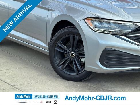 Used 2023 Volkswagen Jetta SE w/ Panoramic Sunroof Package FWD image 10