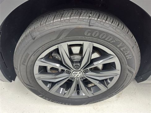 Used 2024 Volkswagen Tiguan SE AWD/4WD image 15