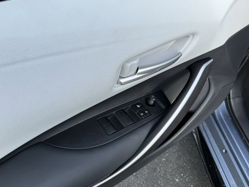 Used 2025 Toyota Corolla SE w/ SE Premium Package image 22