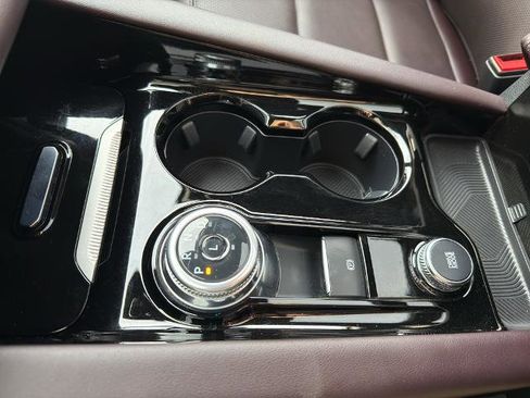 Certified 2025 Ford Explorer Platinum w/ LUX Leather Package image 30