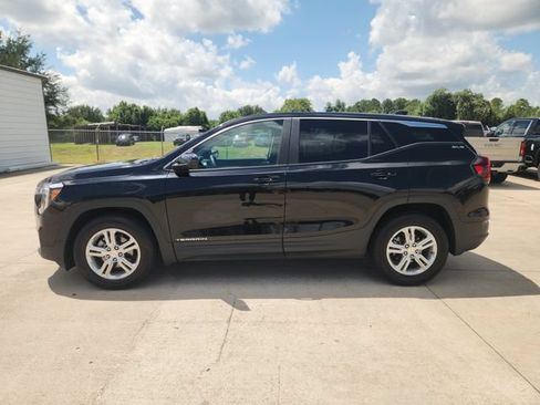 Used 2024 GMC Terrain SLE FWD image 4