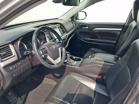 Used 2017 Toyota Highlander XLE image 12