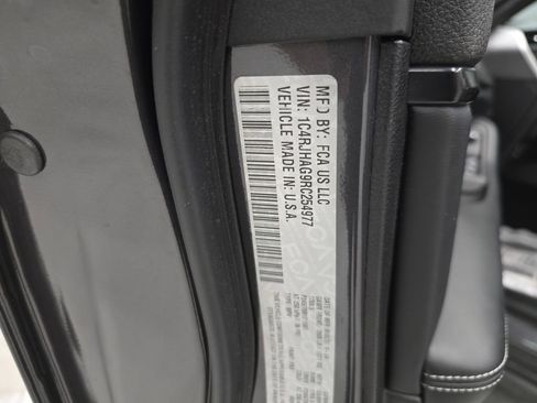 Used 2024 Jeep Grand Cherokee Laredo w/ Luxury Tech Group I AWD/4WD image 14