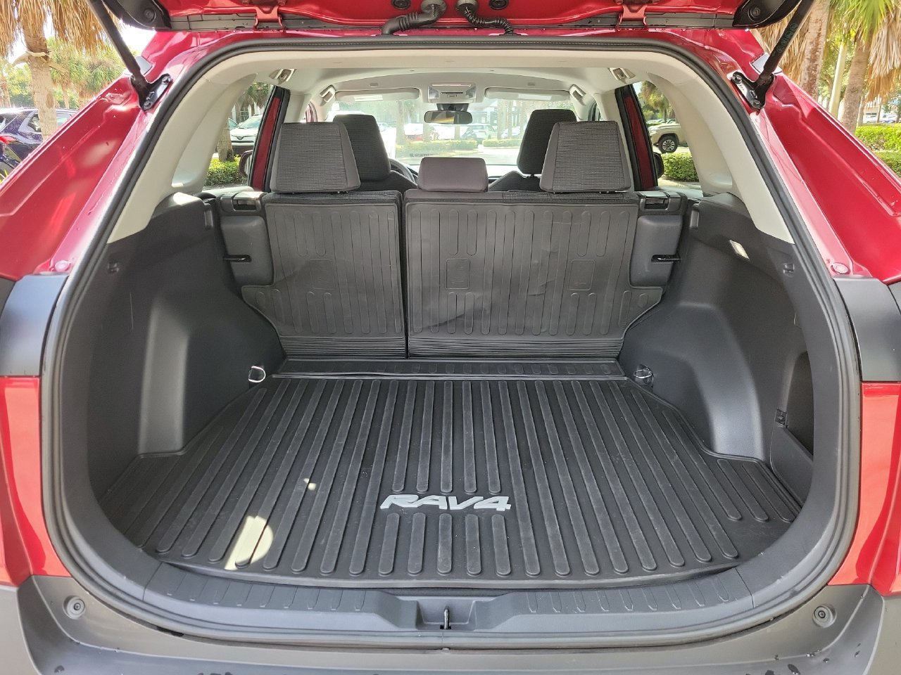 Used 2023 Toyota RAV4 LE FWD image 8