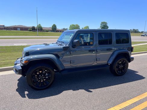 Certified 2025 Jeep Wrangler Unlimited Sahara AWD/4WD image 8