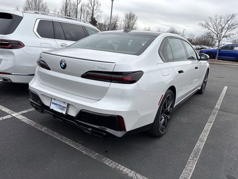 Used 2023 BMW 760i xDrive w/ Executive Package image 25