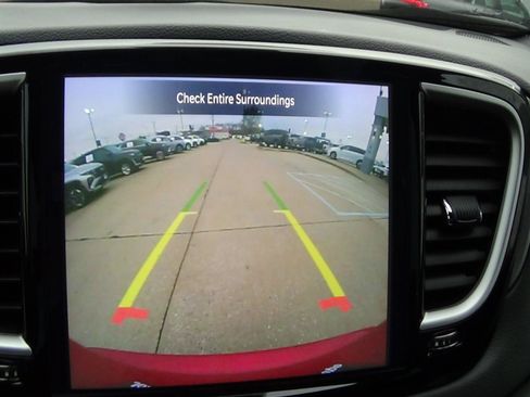 Certified 2025 Chrysler Pacifica Select FWD image 27