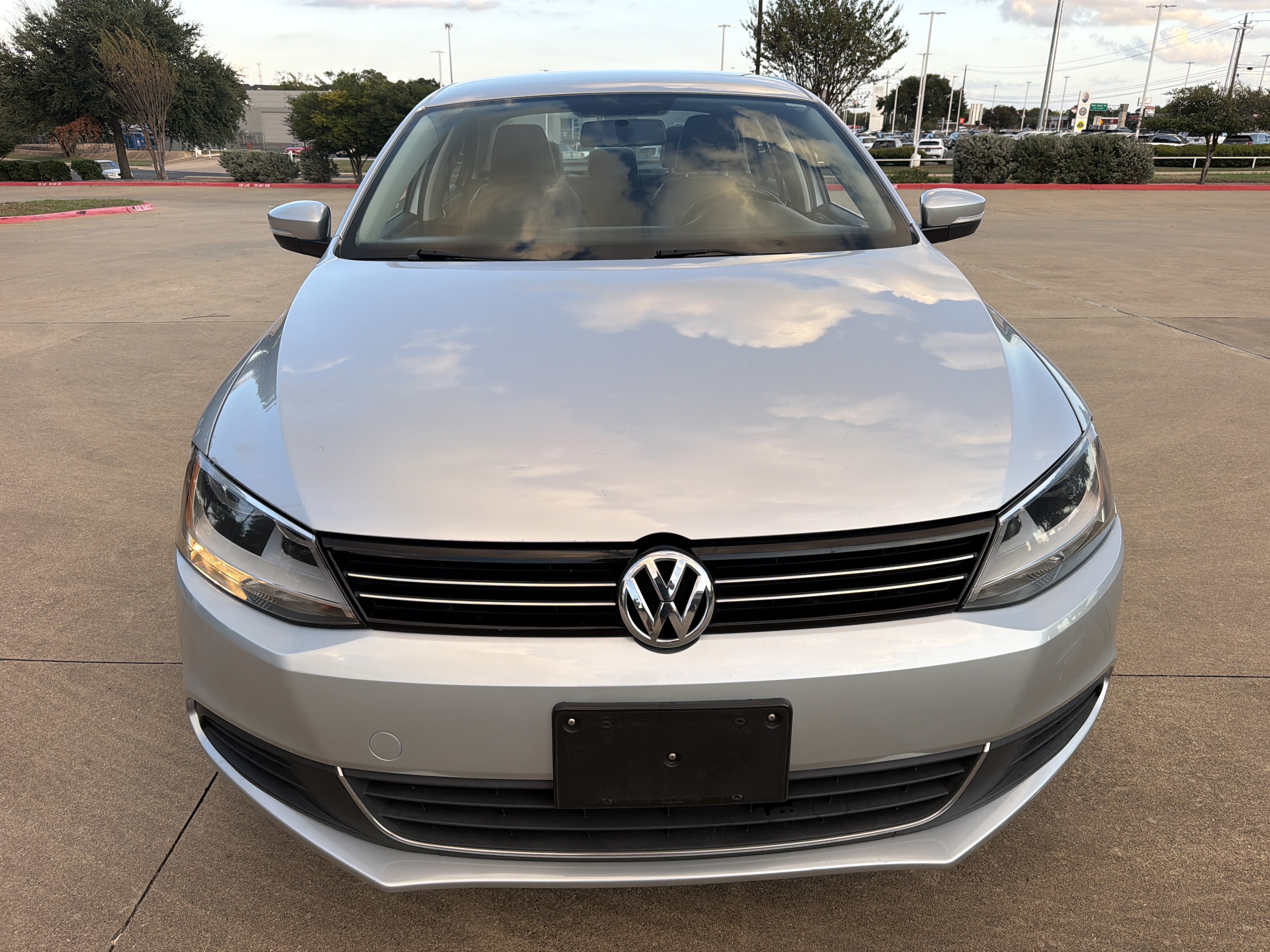 Used 2013 Volkswagen Jetta SE FWD image 2