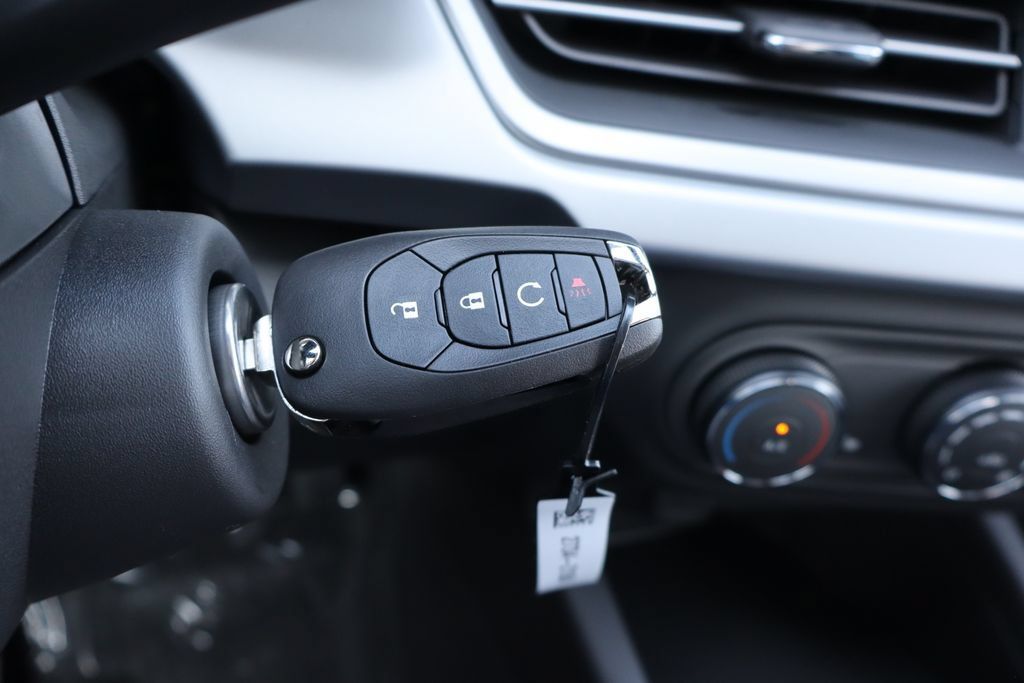 New 2026 Chevrolet Trax LS w/ LS Convenience Package FWD image 25