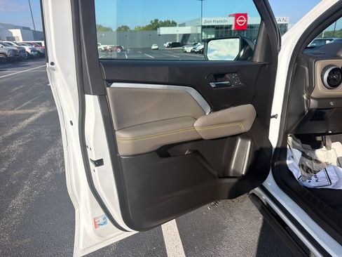 Used 2024 Chevrolet Colorado ZR2 w/ ZR2 Convenience Package III AWD/4WD image 12