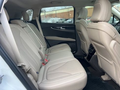 Used 2023 Lincoln Nautilus Reserve image 14