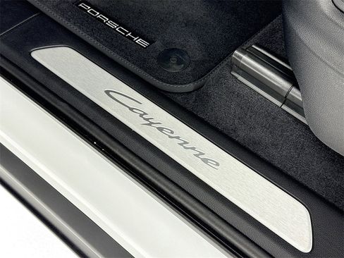 New 2026 Porsche Cayenne image 13