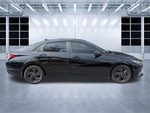 Used 2023 Hyundai Elantra SEL image 2