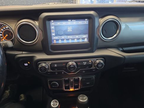 Used 2021 Jeep Wrangler Unlimited Sahara AWD/4WD image 25