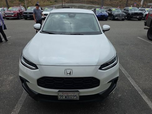 Used 2023 Honda HR-V LX image 2