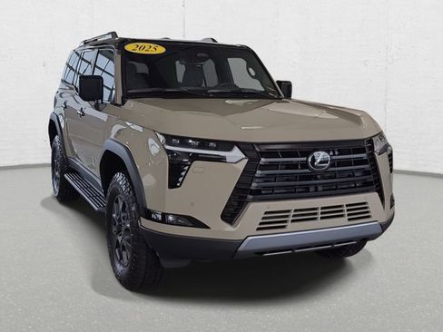 Used 2025 Lexus GX 550 image 3
