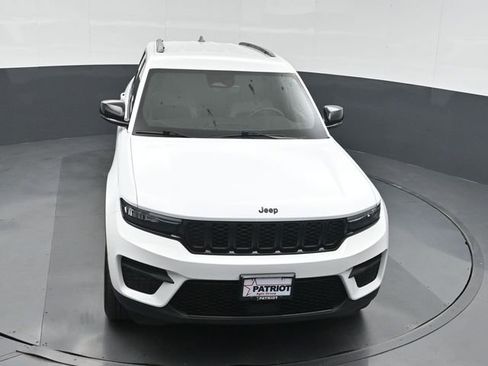 Used 2025 Jeep Grand Cherokee Altitude AWD/4WD image 38