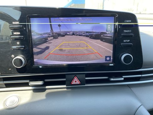 Used 2022 Hyundai Elantra SEL w/ Convenience + Premium Package FWD image 25