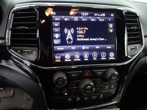 Used 2020 Jeep Grand Cherokee Altitude image 14