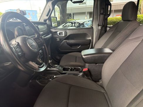 Used 2021 Jeep Gladiator Willys image 15