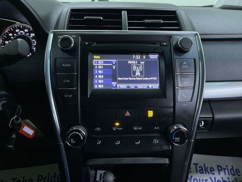 Used 2017 Toyota Camry SE image 21