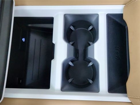 Used 2025 Land Rover Defender 90 X-Dynamic SE image 45