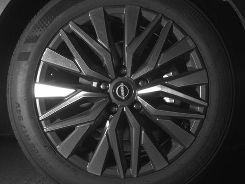 Used 2025 Nissan Altima 2.5 SV FWD image 13