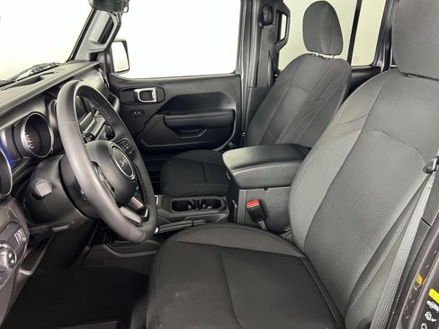 Used 2023 Jeep Gladiator Sport AWD/4WD image 15