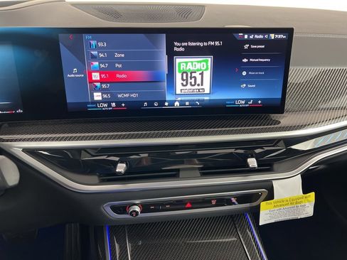 Used 2025 BMW X7 M60i w/ Climate Comfort Package image 20