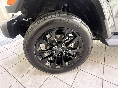 Used 2025 Jeep Wrangler Sahara image 12