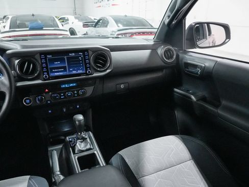 Used 2021 Toyota Tacoma TRD Off-Road AWD/4WD image 25