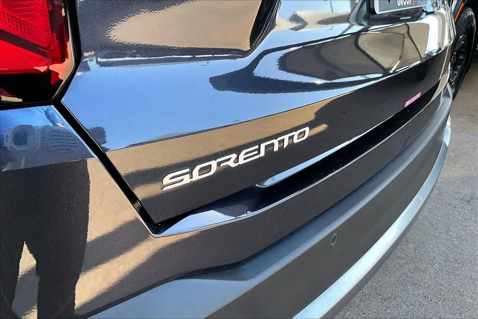 Used 2025 Kia Sorento S FWD image 9