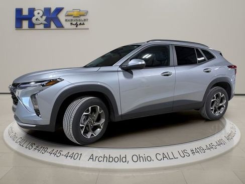 Used 2025 Chevrolet Trax LT w/ Driver Confidence Package FWD image 5