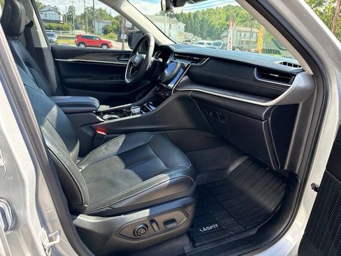 Used 2023 Jeep Grand Cherokee L Limited w/ Black Appearance Package AWD/4WD image 33