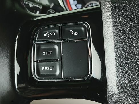 Used 2019 Dodge Grand Caravan SXT FWD image 27