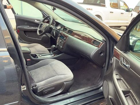 Used 2015 Chevrolet Impala LT w/ LT Sunroof Package image 24