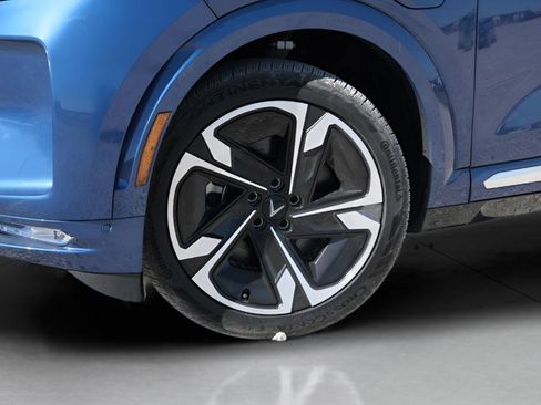 New 2024 VinFast VF 9 Plus image 34