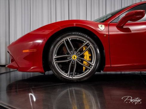 Used 2018 Ferrari 488 GTB RWD image 10